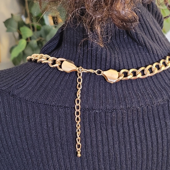 Gold tone Cuban link necklace - Picture 2 of 6